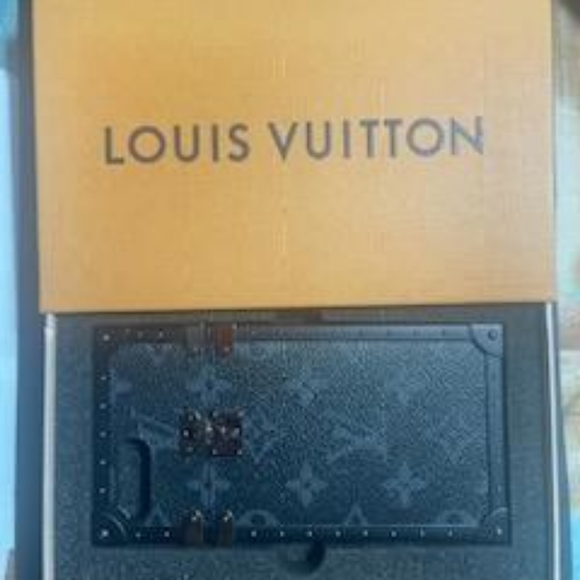 Iphone 7 plus Louis Vuitton Case(Black) with Box - Picture 3 of 4